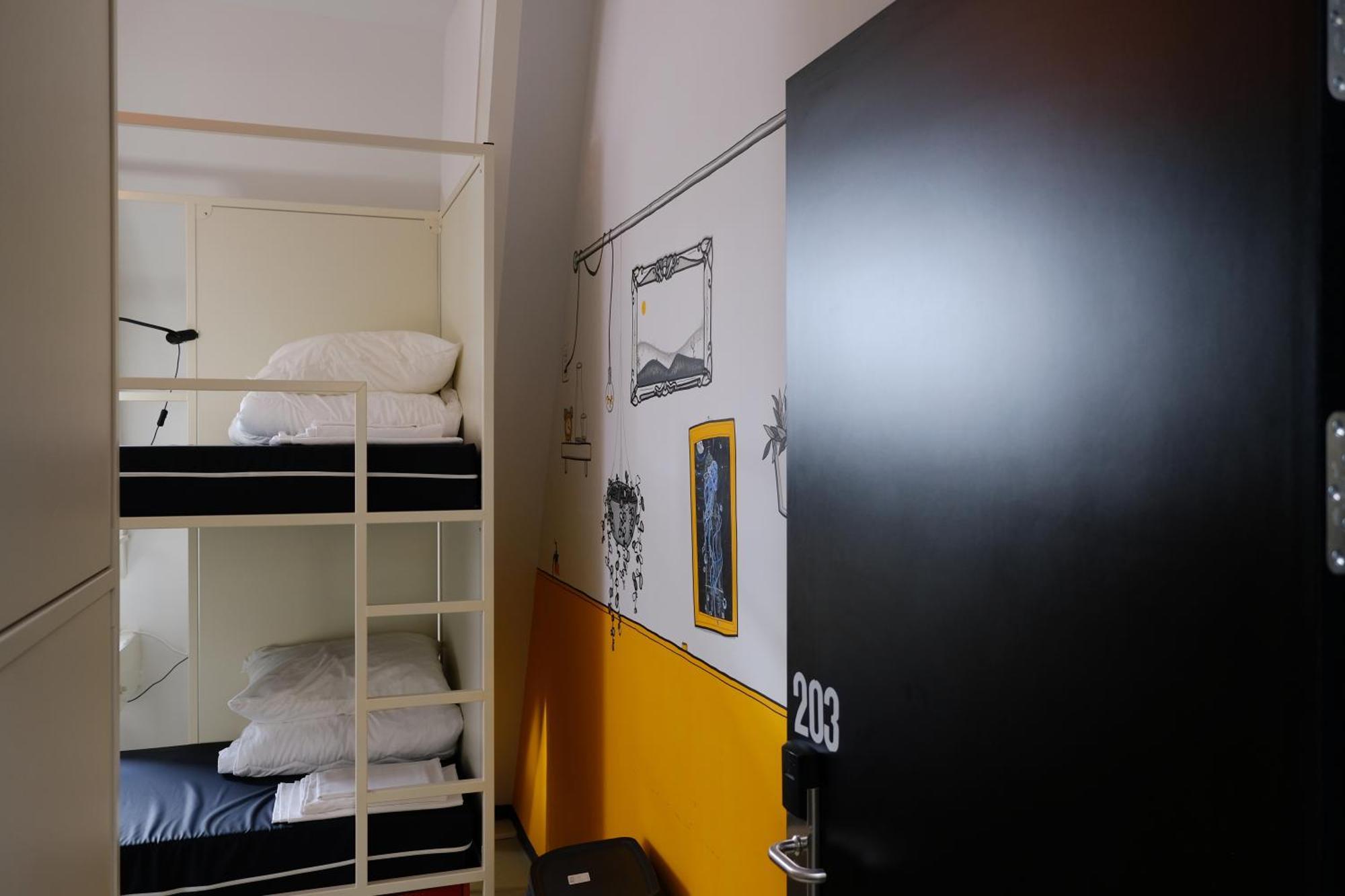 Hostel & Bar De Basis Zwolle  Dış mekan fotoğraf