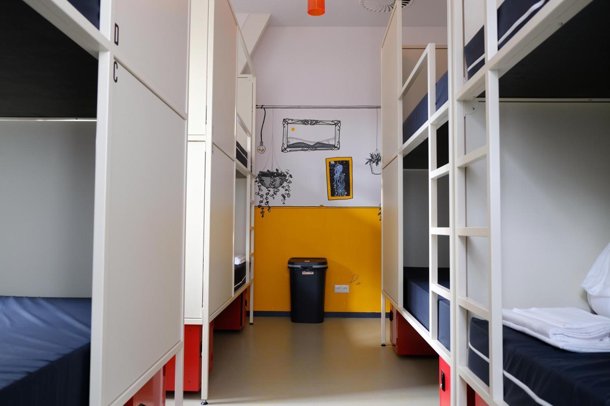 Hostel & Bar De Basis Zwolle  Dış mekan fotoğraf