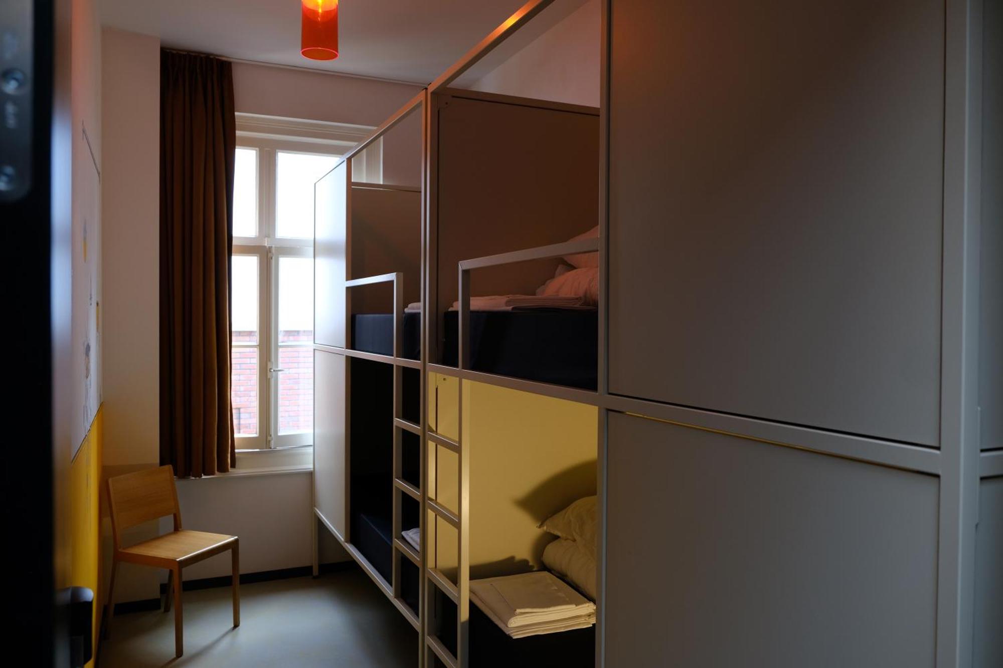 Hostel & Bar De Basis Zwolle  Dış mekan fotoğraf