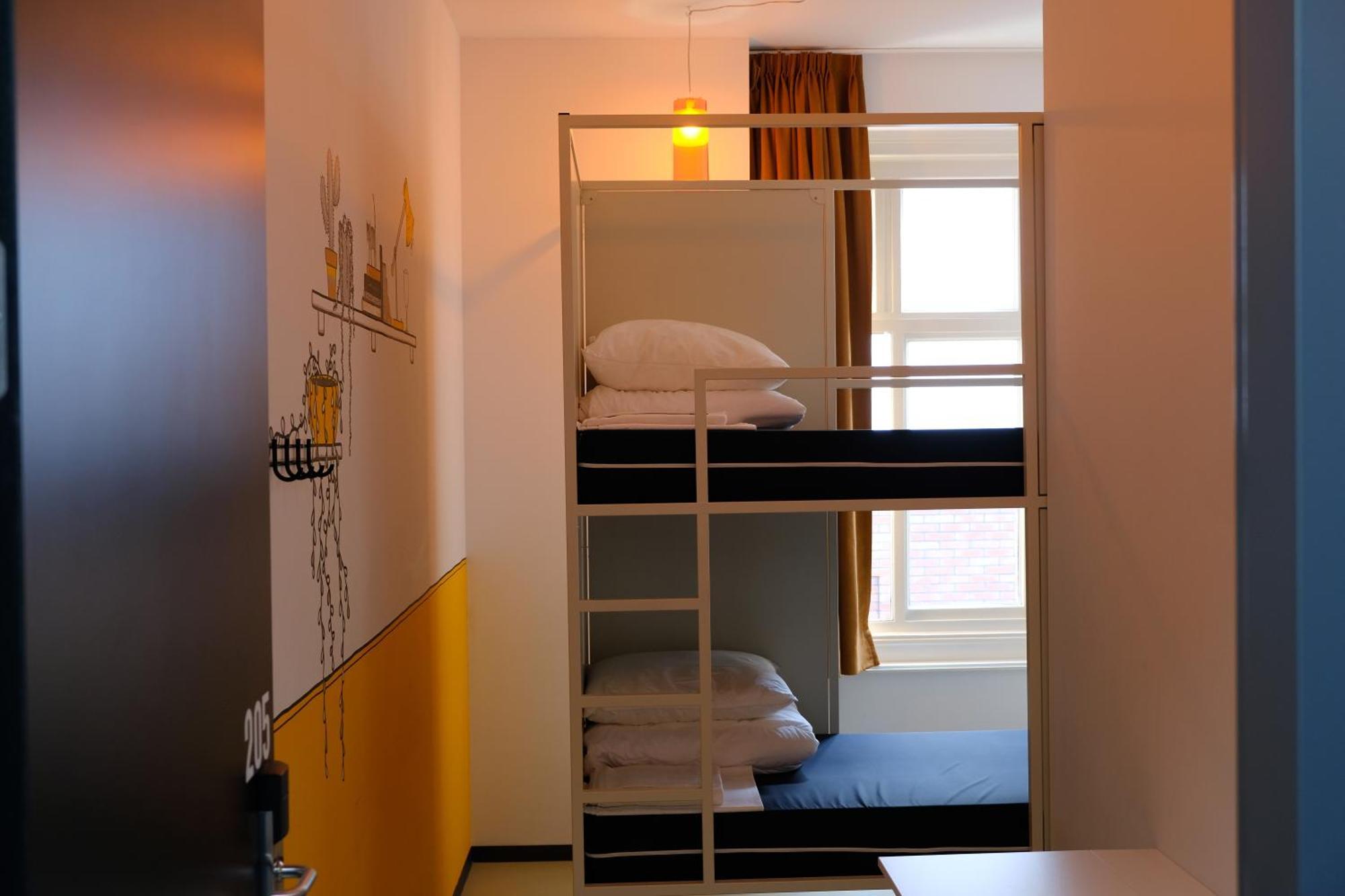 Hostel & Bar De Basis Zwolle  Dış mekan fotoğraf