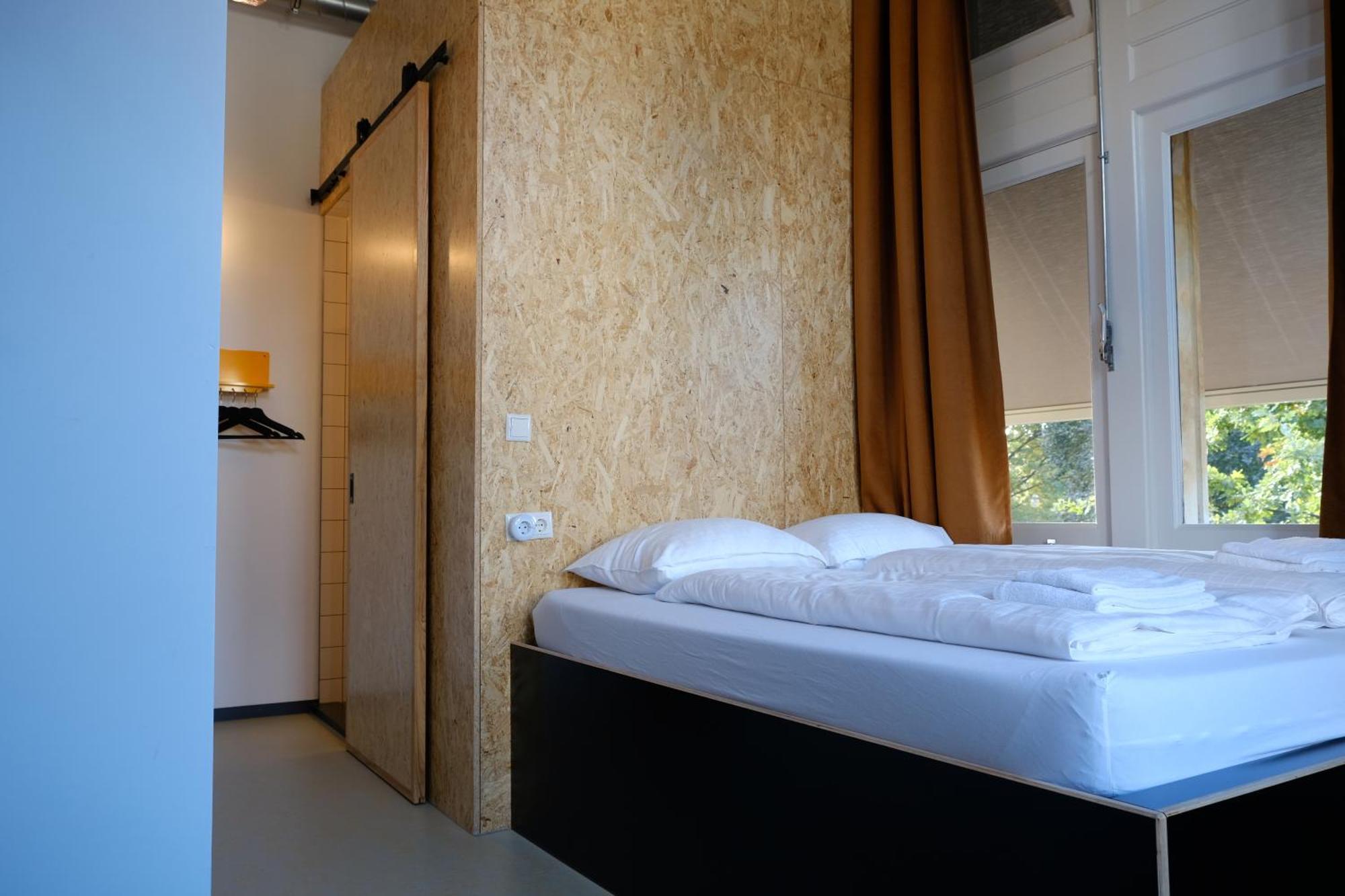 Hostel & Bar De Basis Zwolle  Dış mekan fotoğraf