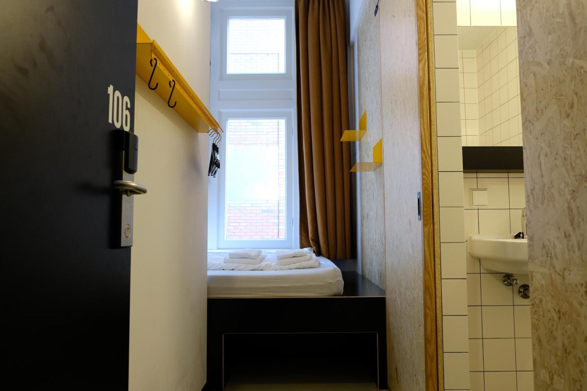 Hostel & Bar De Basis Zwolle  Dış mekan fotoğraf